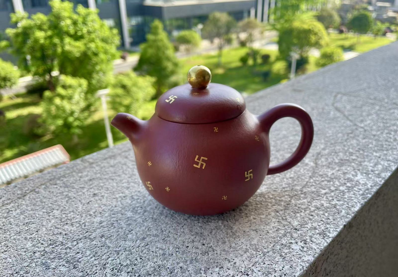 紫砂壶：洒金纳福